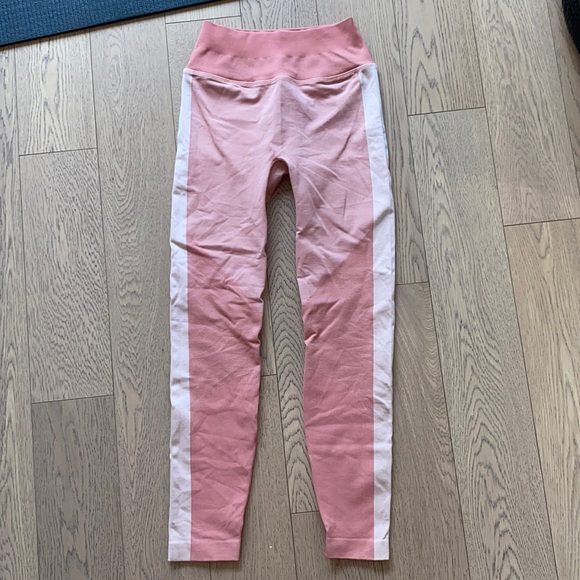 Lululemon Pink Seamless high rise legging 4 - Picture 1 of 8